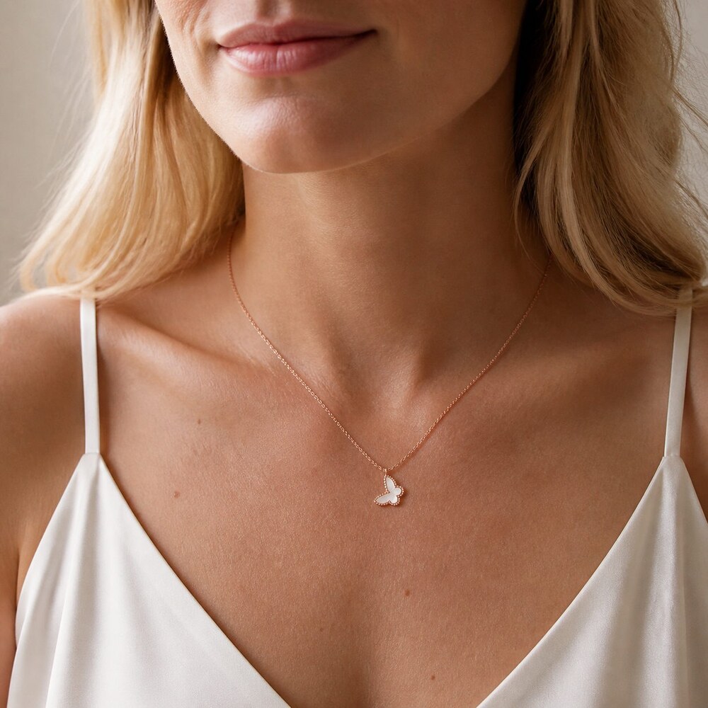 Van Cleef & Arpels Elegant Signature Necklace Style 10 | New with Box - Picture 8 of 9